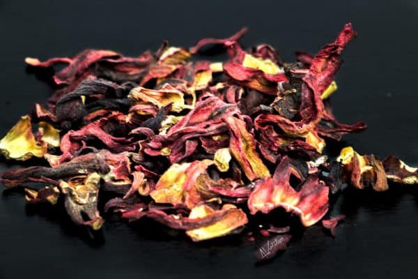 Loose-leaf hibiscus tea has many health benefits