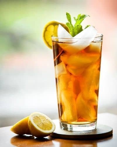 sun tea in a glass with ice and lemon