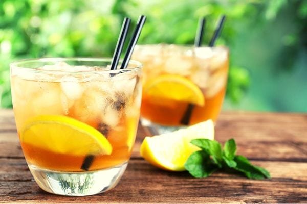 cold brewed tea in glasses with lemon and ice