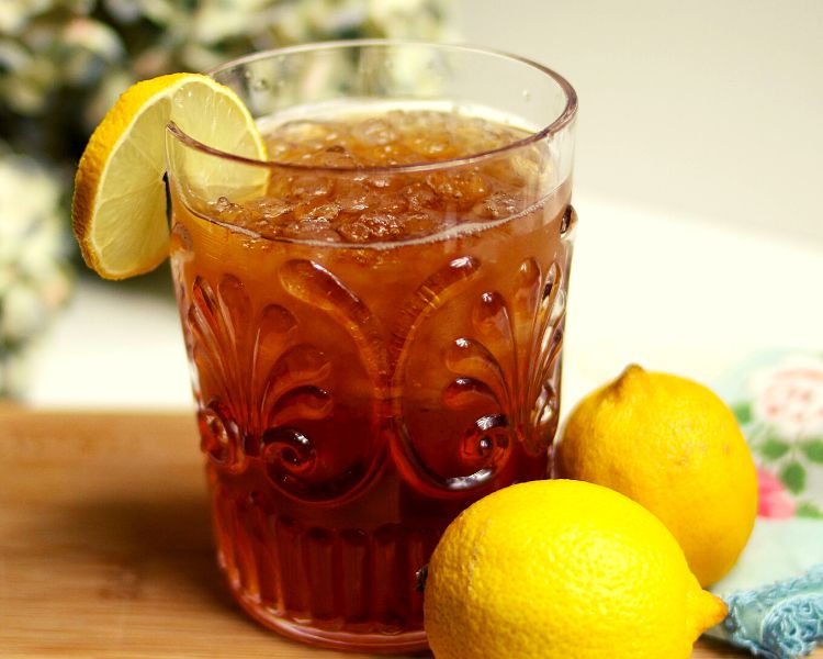 iced black tea with lemon